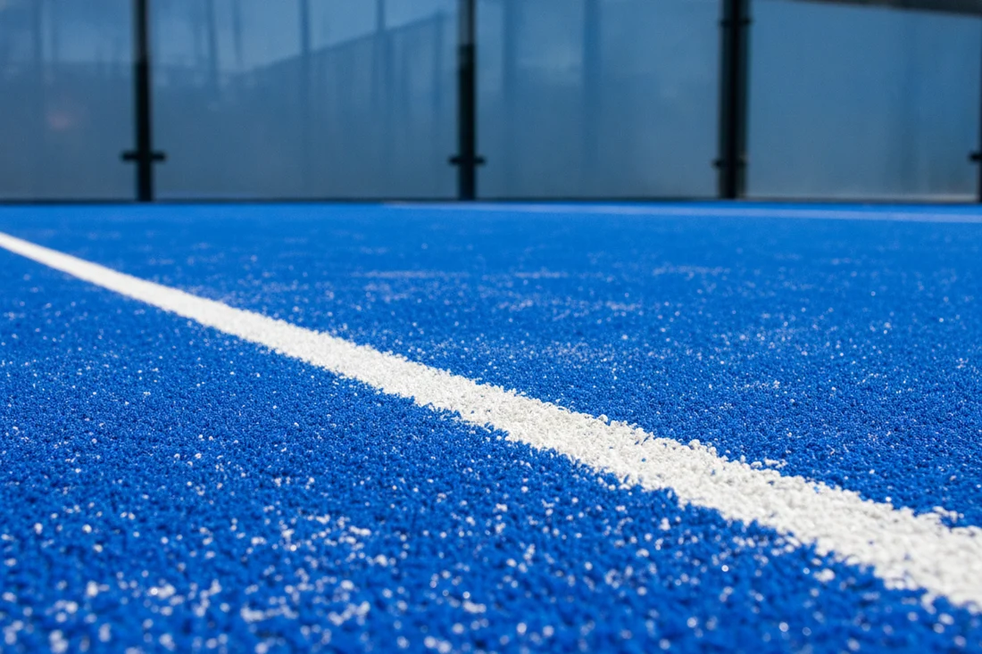 Marquage et lignes au sol d'un terrain de padel