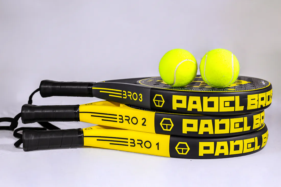 Raquettes et balles, matériel et règles du padel